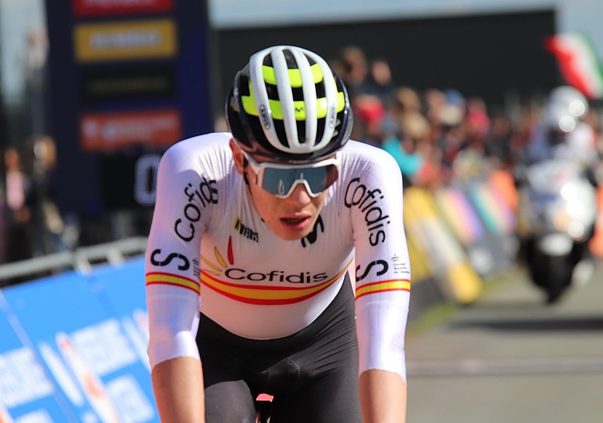 Imagen principal - El ciclista de Valladolid Iván Romeo, subcampeón de Europa sub-23