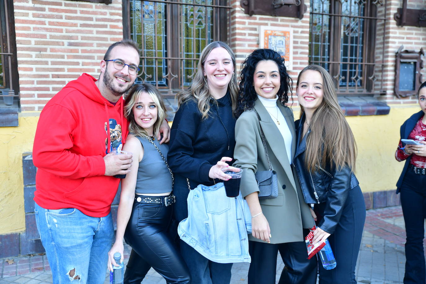 Las colas del concierto de Quevedo en Valladolid, en imágenes (2/2)