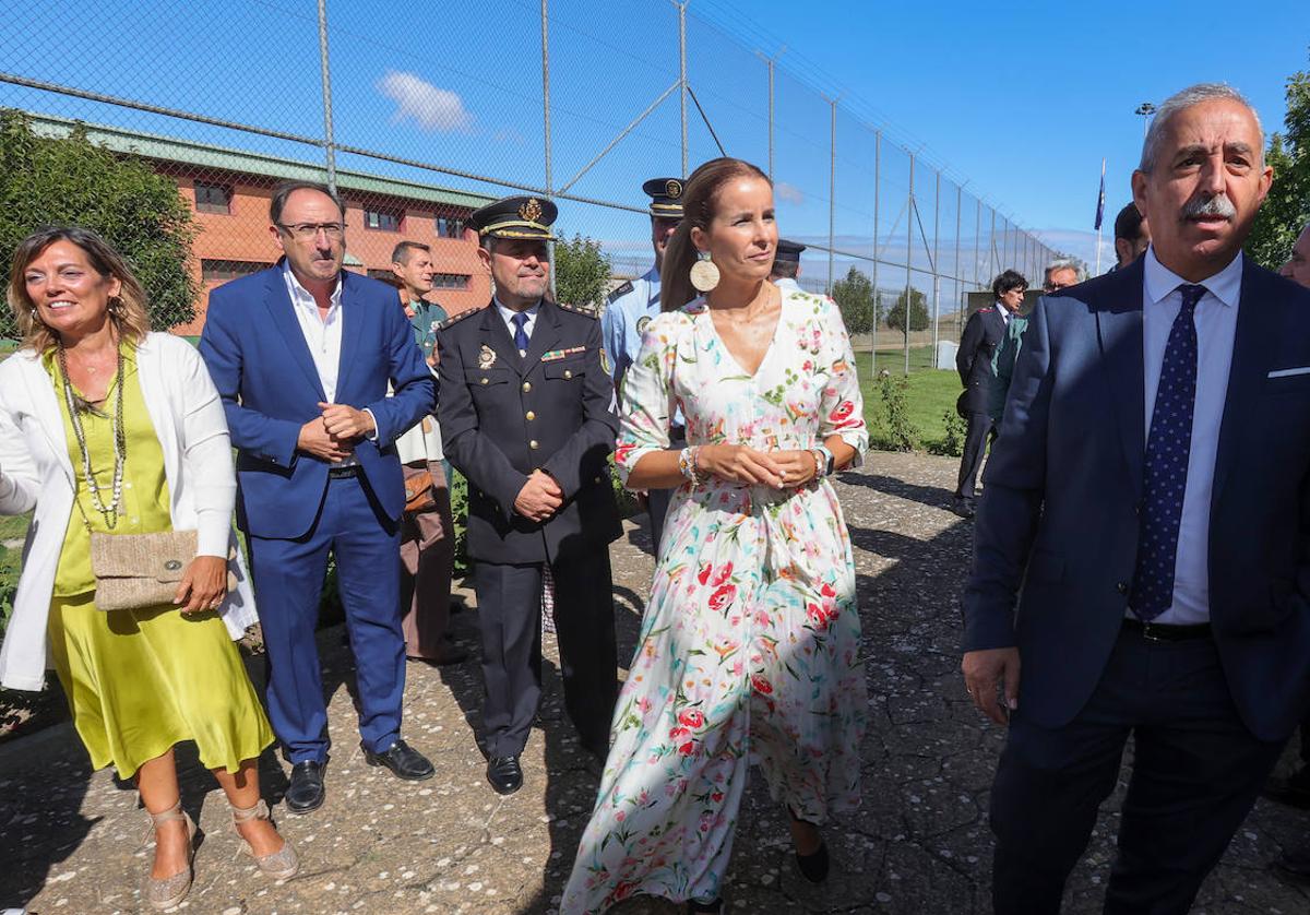 La directora de La Moraleja, Marta Touya (en el centro), durante la fiesta de La Merced.