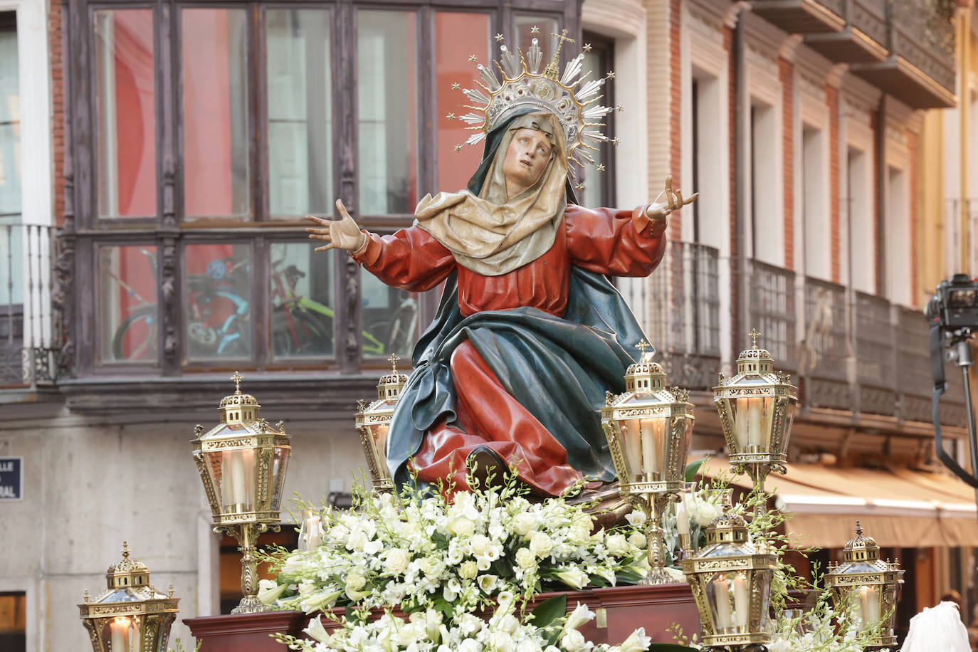 Procesión triunfal de la Santa Vera Cruz Coronada en Valladolid (I)