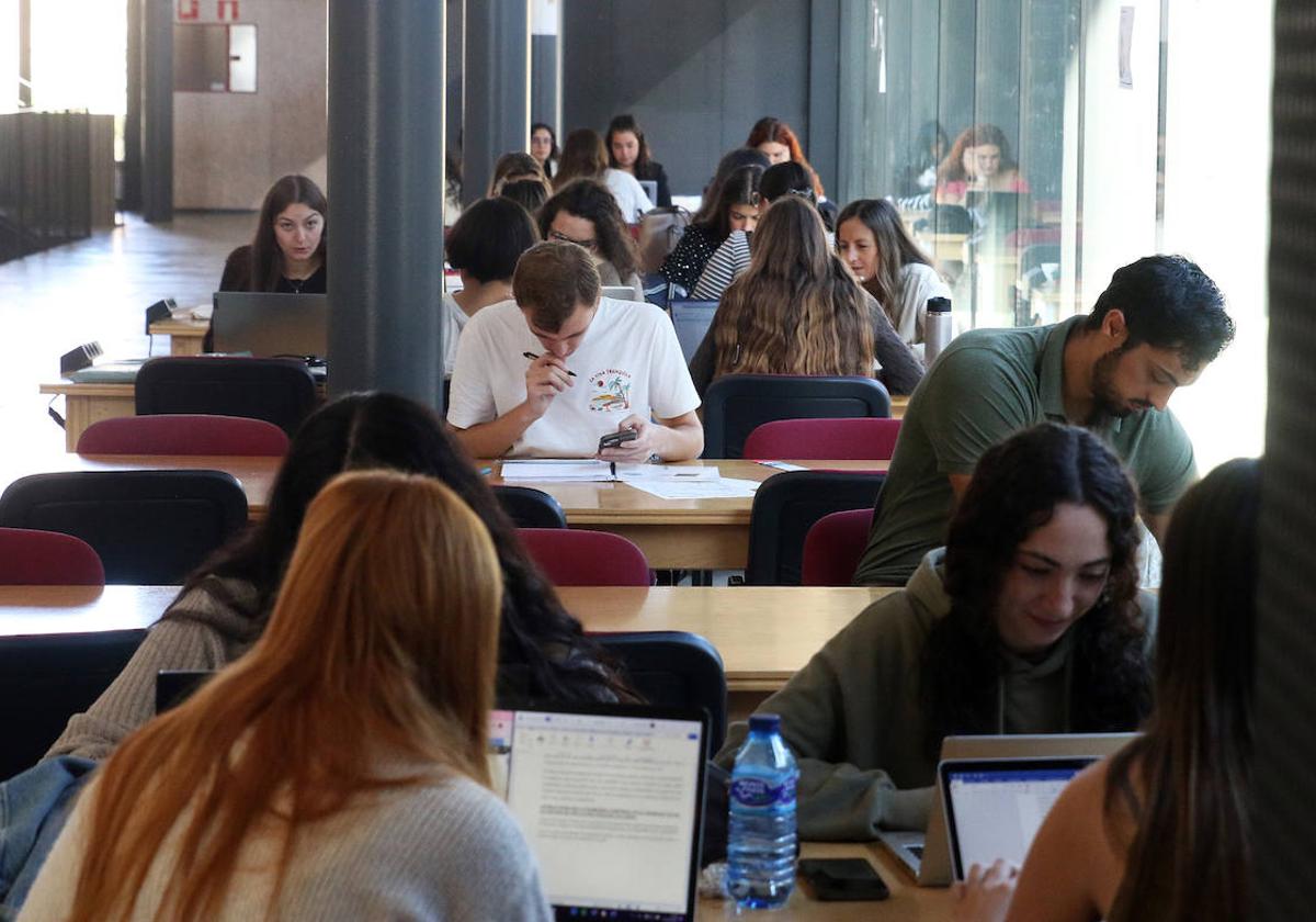 La UVA empieza el curso con 2.353 alumnos de grado y máster, 126 más que en 2022