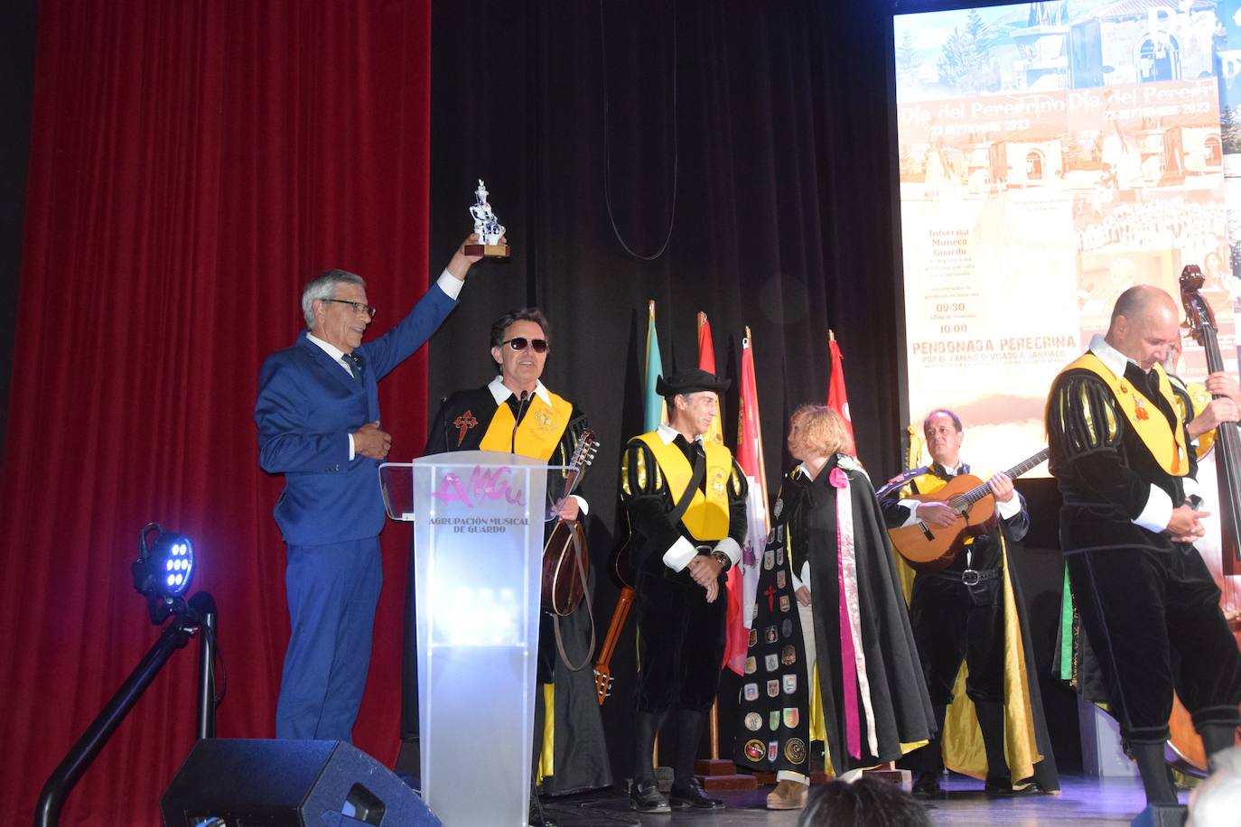Homenaje en Guardo al peregrino