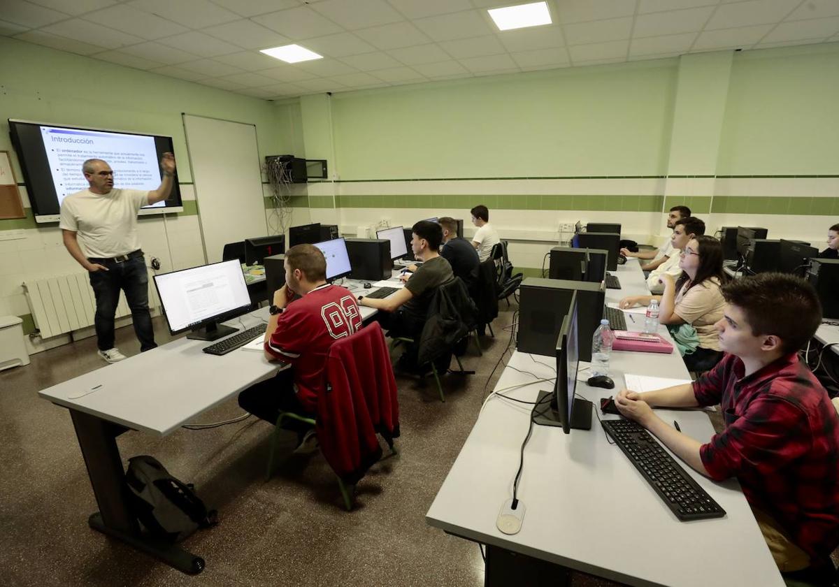 Alumnos del IES Galileo, en clase en una imagen de archivo.