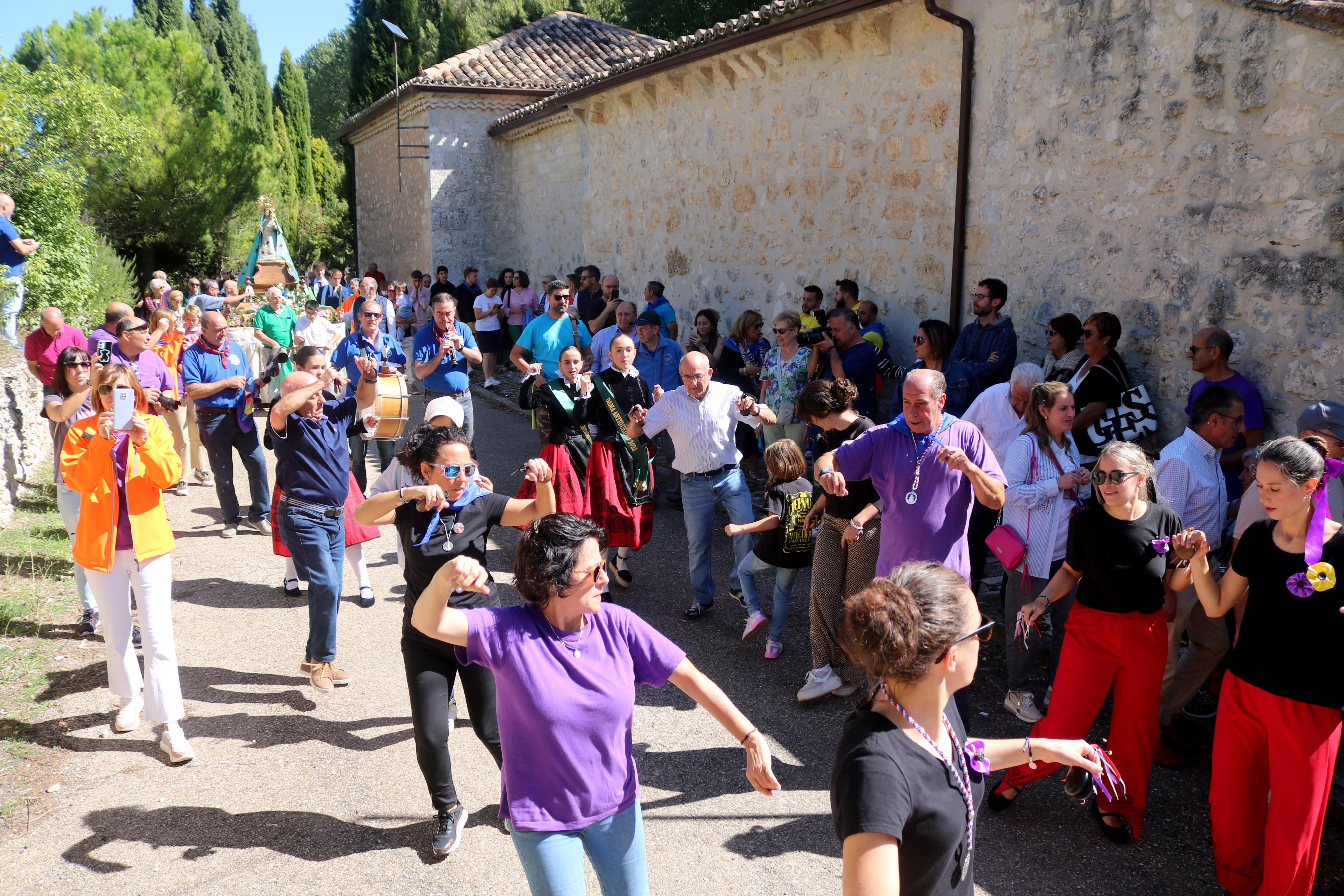 Antigüedad se rinde a la Virgen de Garón