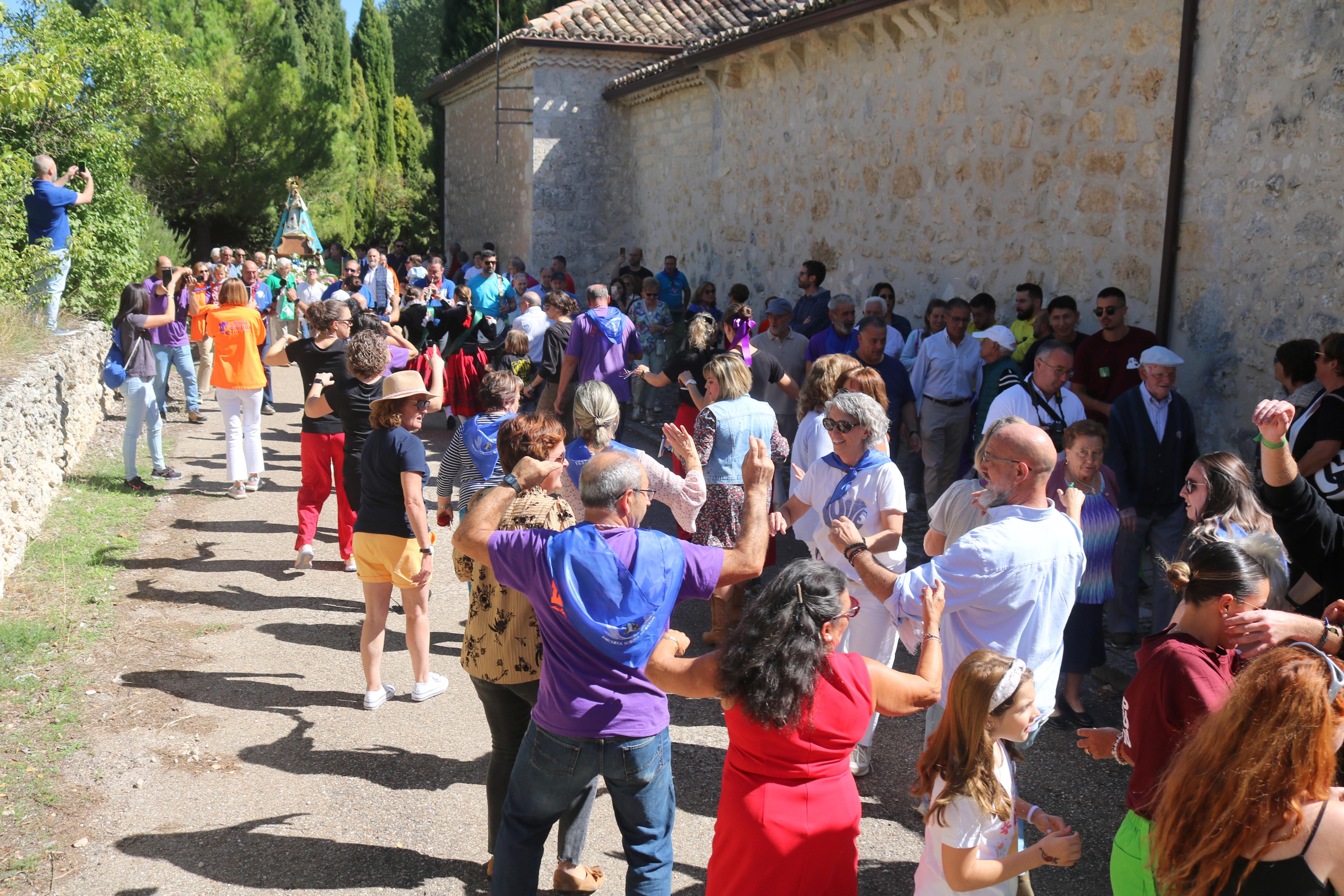 Antigüedad se rinde a la Virgen de Garón