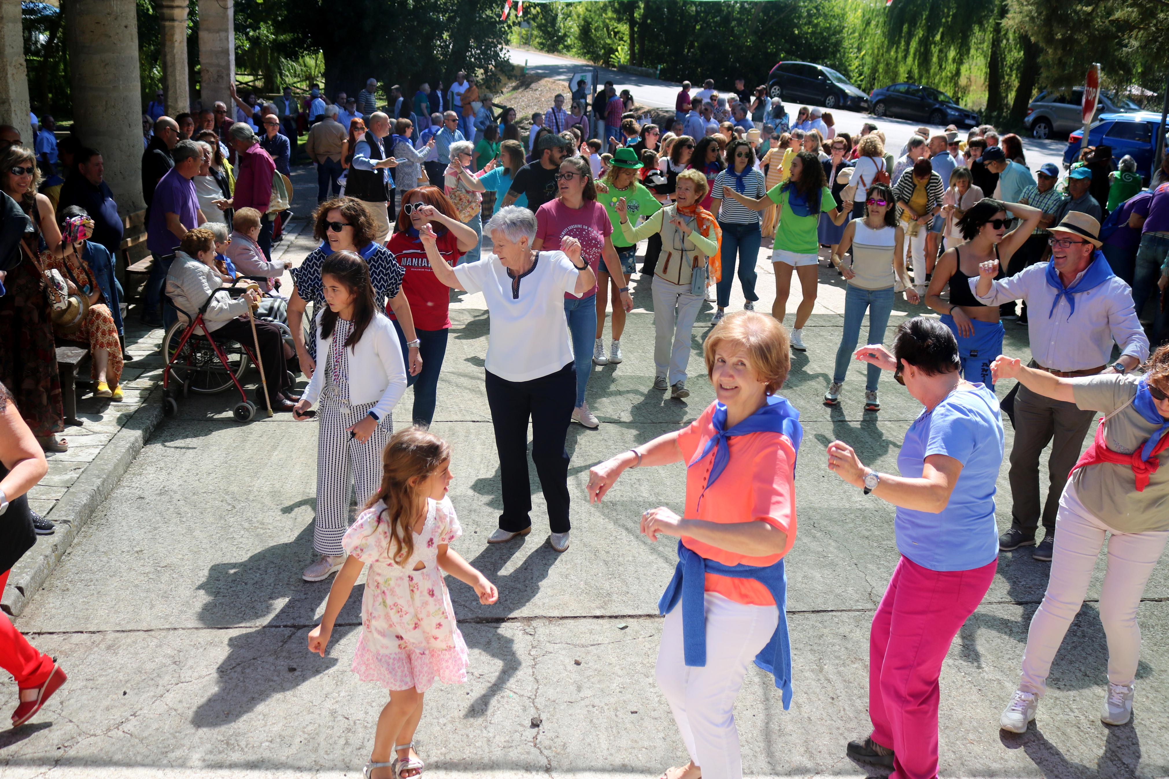 Antigüedad se rinde a la Virgen de Garón