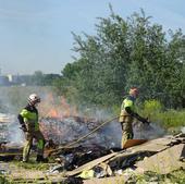 Sofocan el enésimo incendio en la escombrera de Juana Jugan