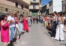 Jotas durante la procesión de la Virgen de la Palma, ayer.