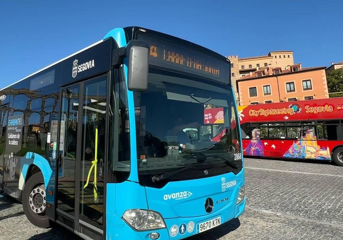 Autobús de la línea 4, en Vía Roma.