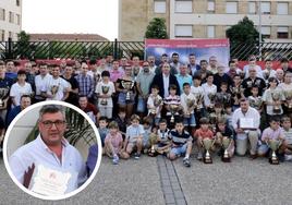 Foto de familia de los premiados en la Gala provincia en julio de 2022. En detalle, Óscar Pelillo.