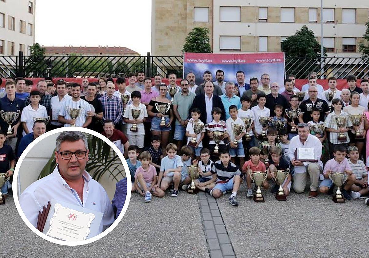 Foto de familia de los premiados en la Gala provincia en julio de 2022. En detalle, Óscar Pelillo.