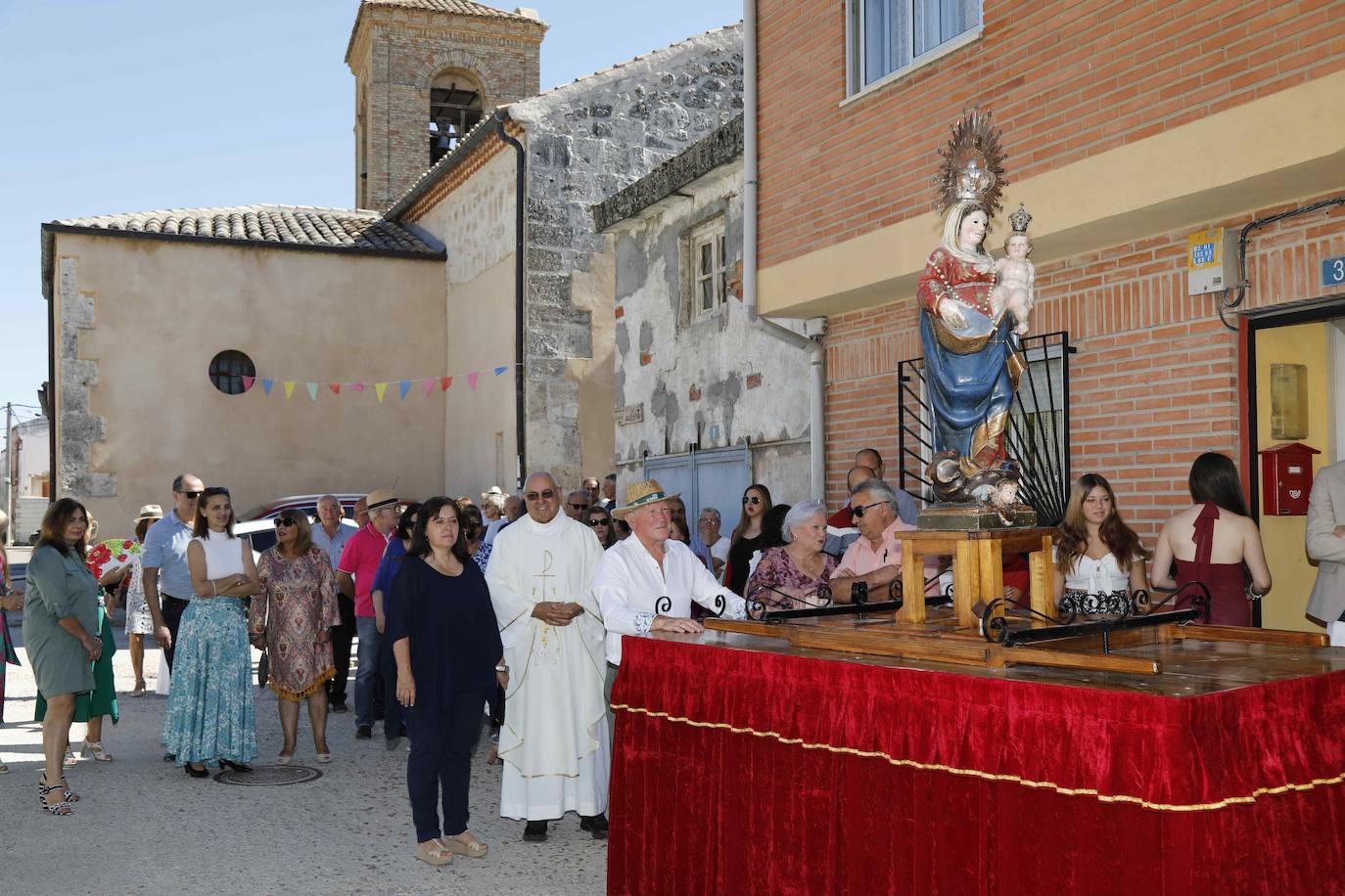 Procesión de la Virgen del Rosario en Valbuena de Duero