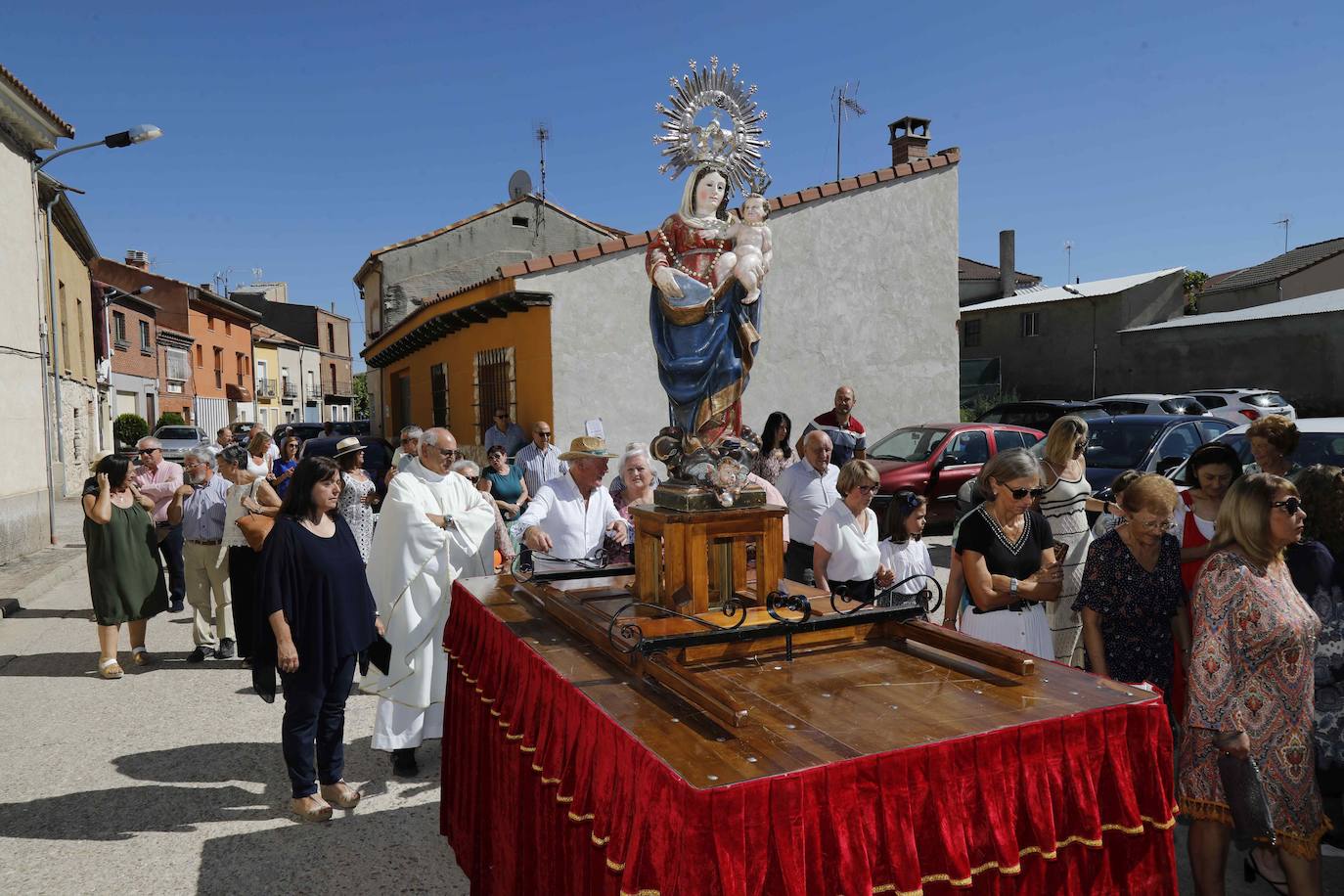 Procesión de la Virgen del Rosario en Valbuena de Duero