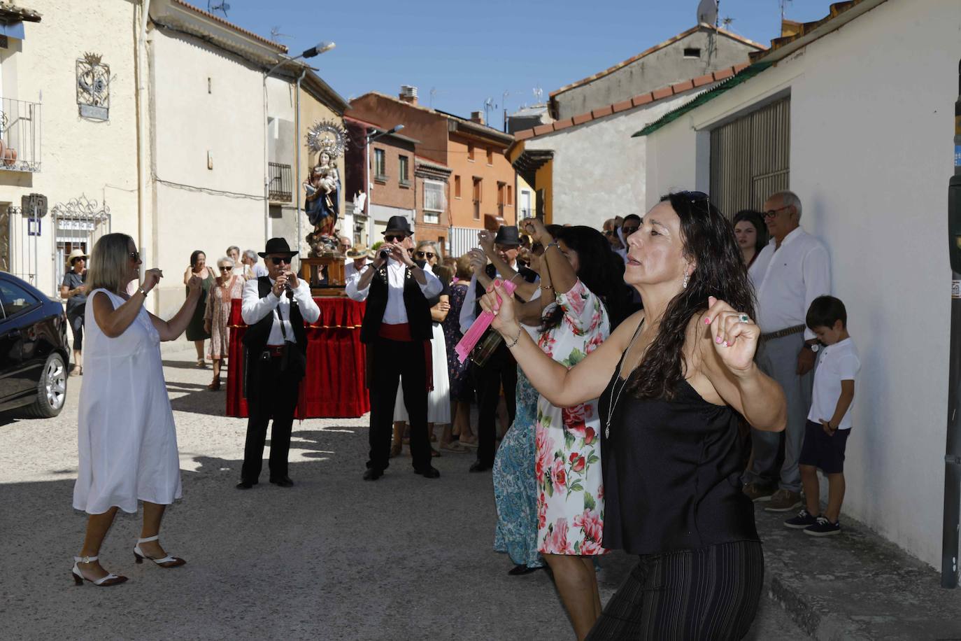 Procesión de la Virgen del Rosario en Valbuena de Duero