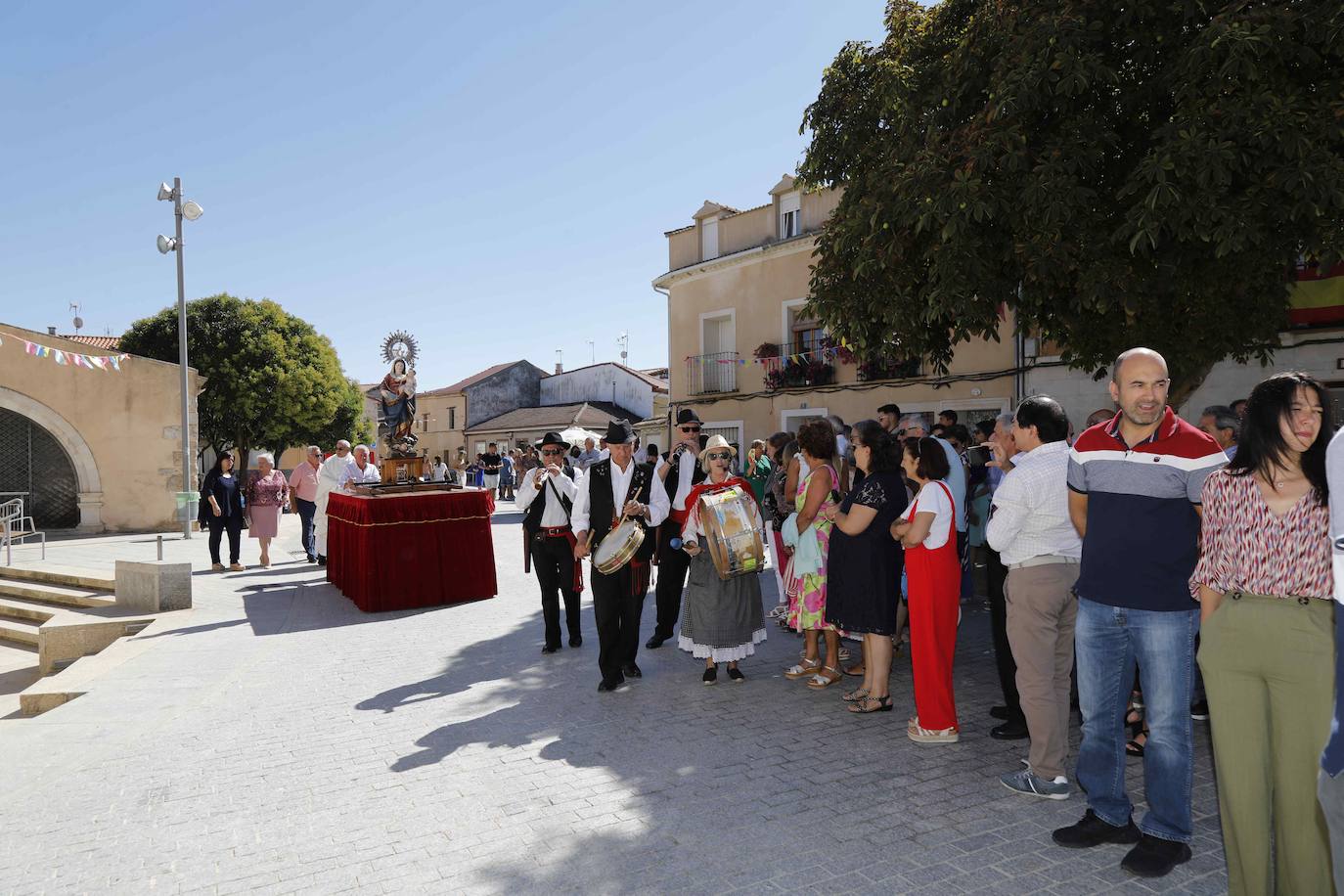 Procesión de la Virgen del Rosario en Valbuena de Duero