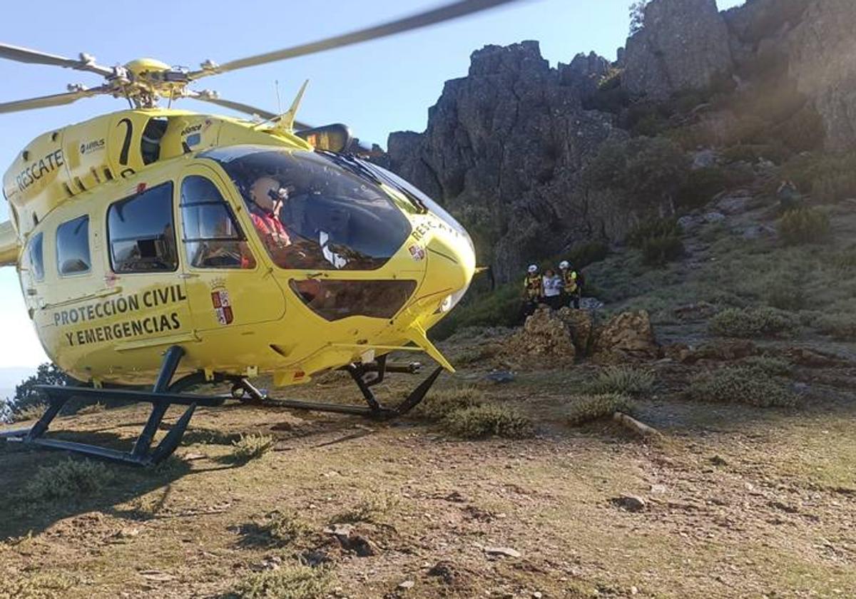 Rescate, este domingo, de una mujer que se encontraba indispuesta en el Parque Nacional de las Batuecas, en Salamanca.