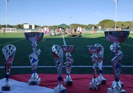 Trofeos que repartió el torneo Simancas Cup este fin de semana.