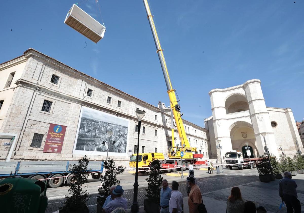 Imagen principal - El patio de San Benito se prepara para acoger el registro municipal.