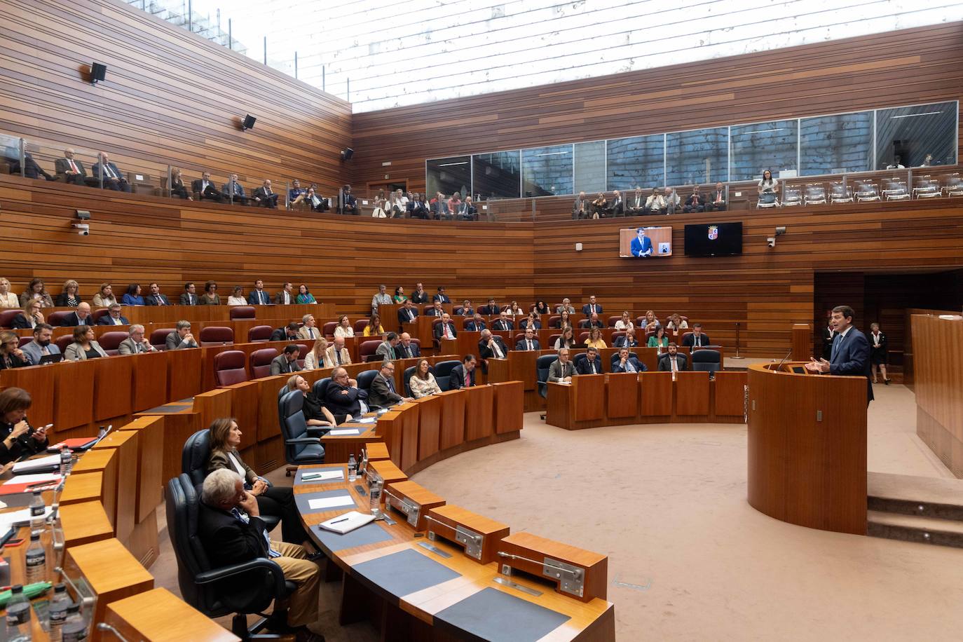El pleno de las Cortes de Castilla y León, en imágenes