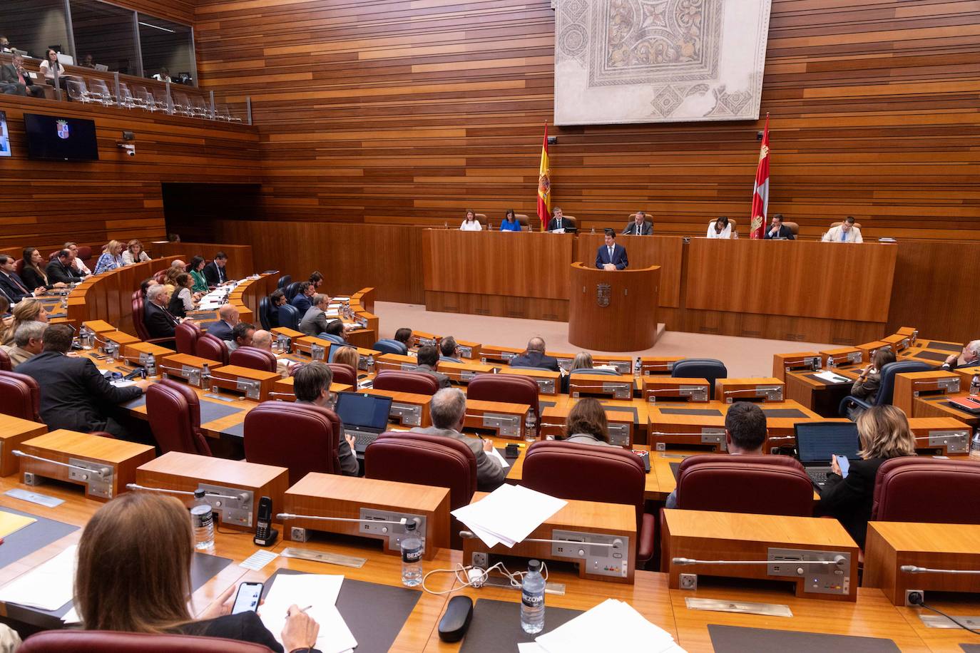 El pleno de las Cortes de Castilla y León, en imágenes