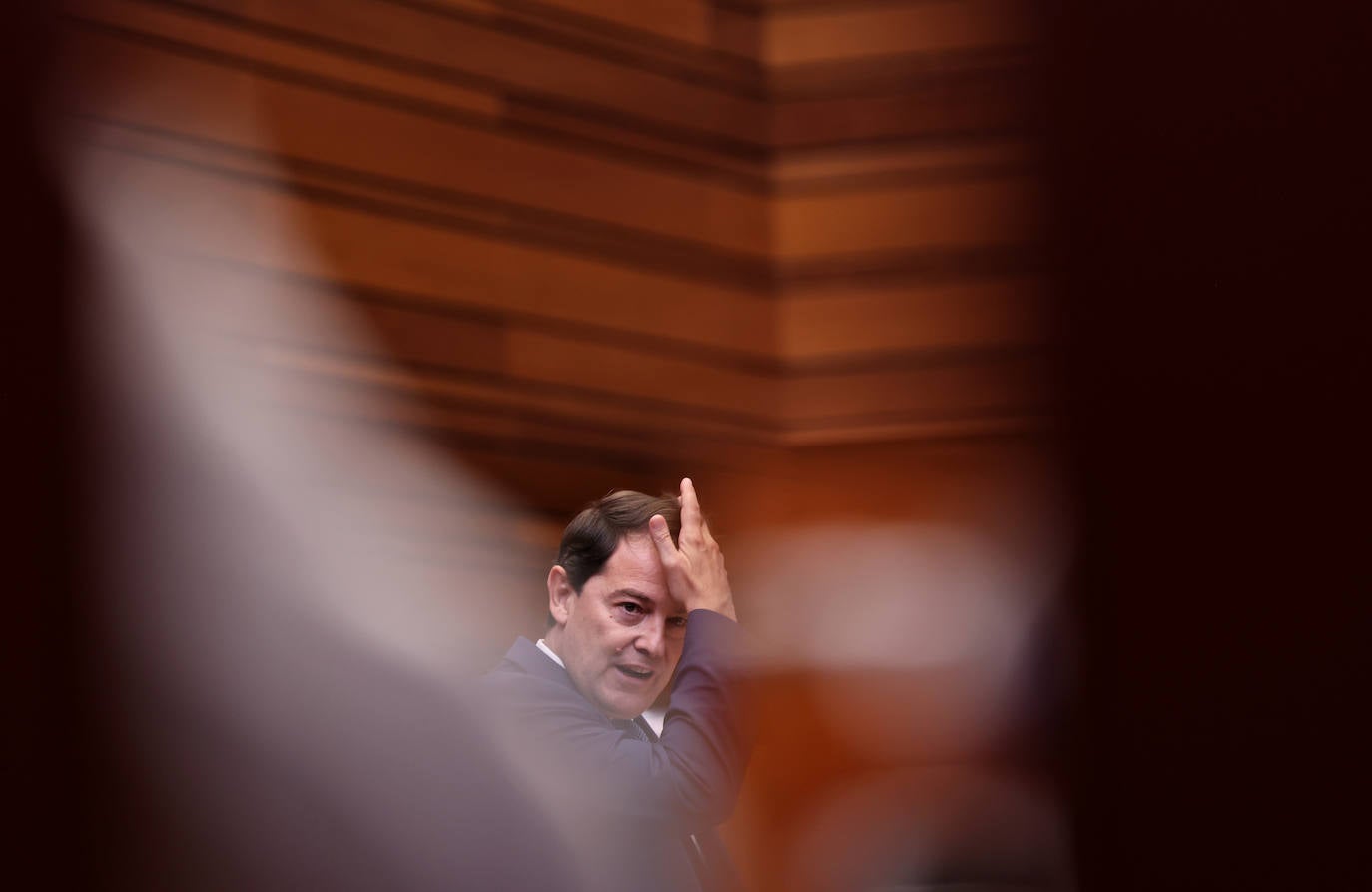 El pleno de las Cortes de Castilla y León, en imágenes