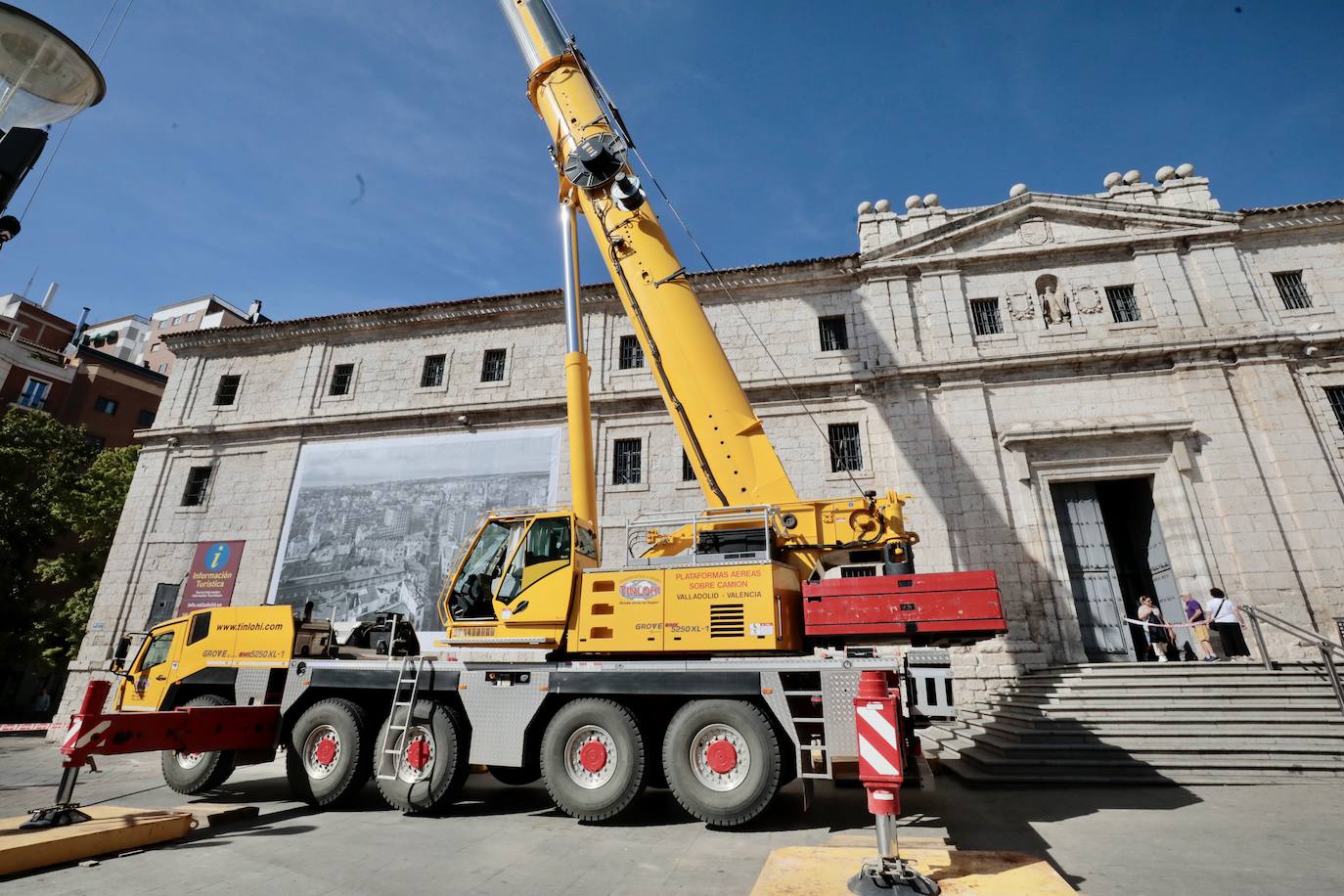 Las imágenes de la instalación de las casetas de obra en el patio de San Benito