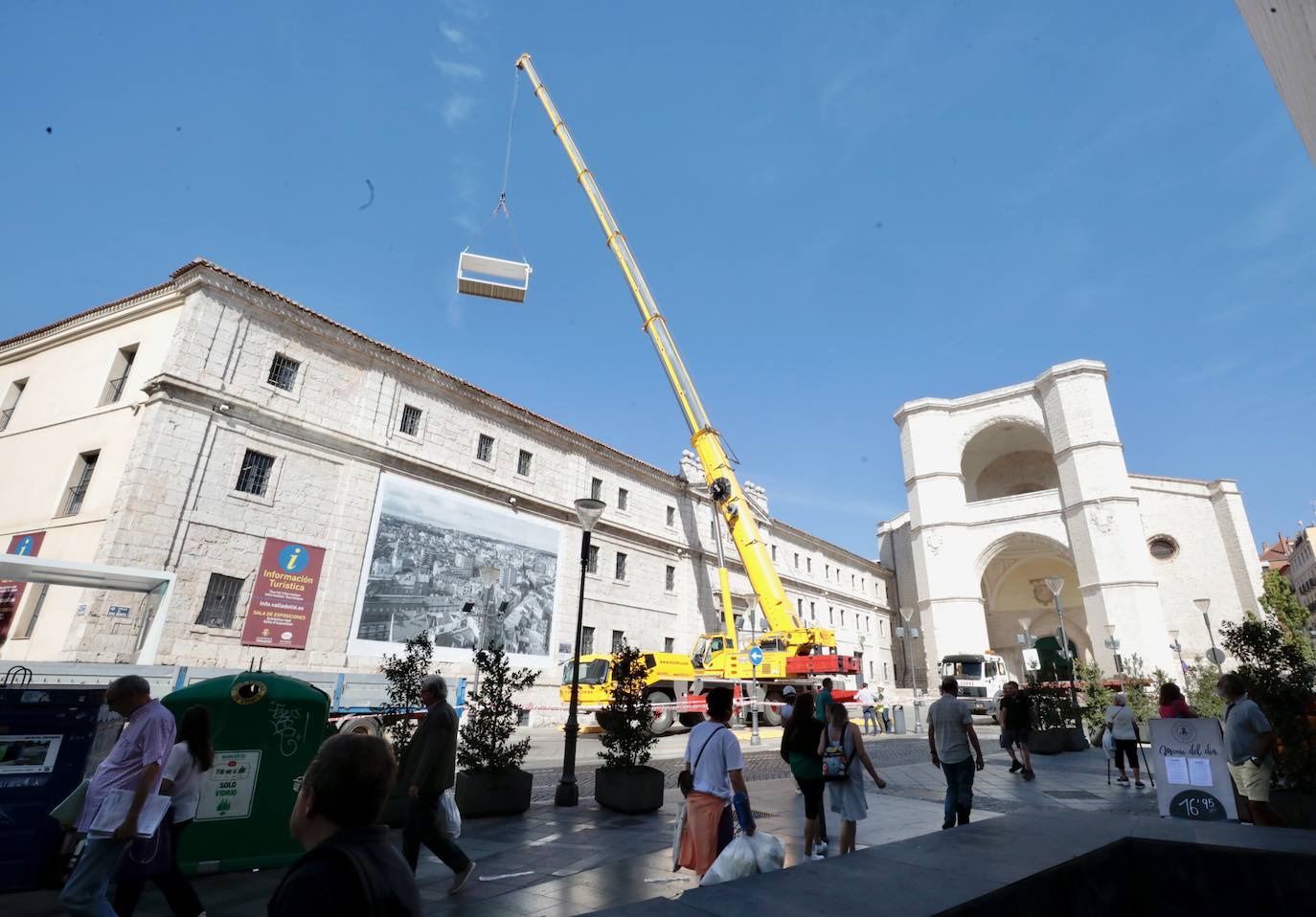 Las imágenes de la instalación de las casetas de obra en el patio de San Benito