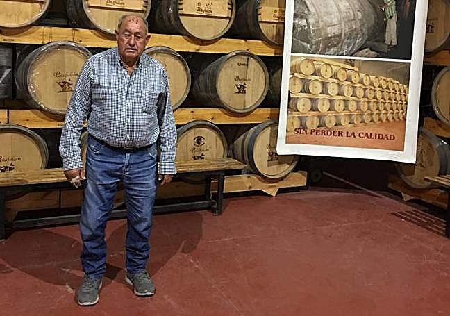 Cayo, en la bodega de su familia, Peñafalcón.