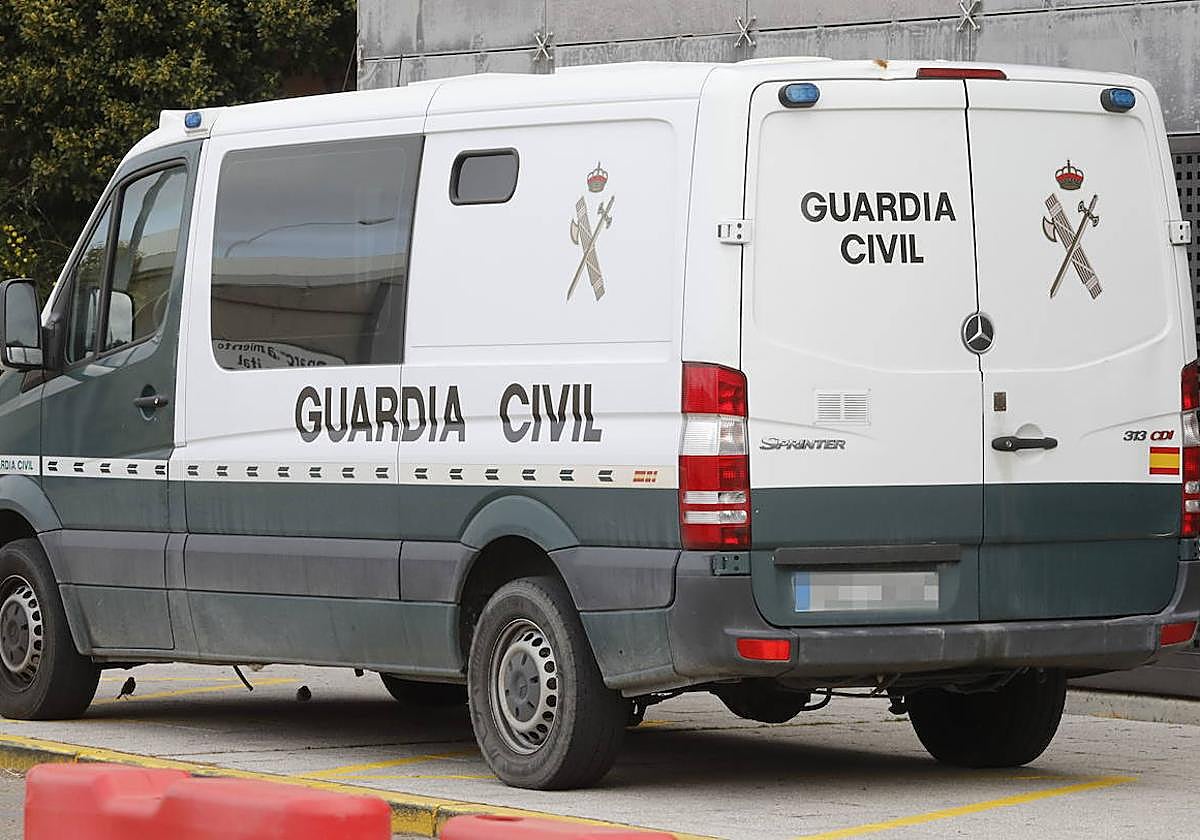 Investigado un autobusero por adelantar a un camión en una curva con poca visibilidad