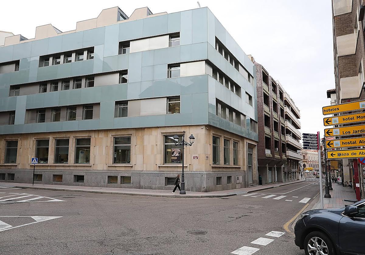 Condenado por lesionar a dos empleadas de una tienda de la que se llevaba unos vaqueros puestos