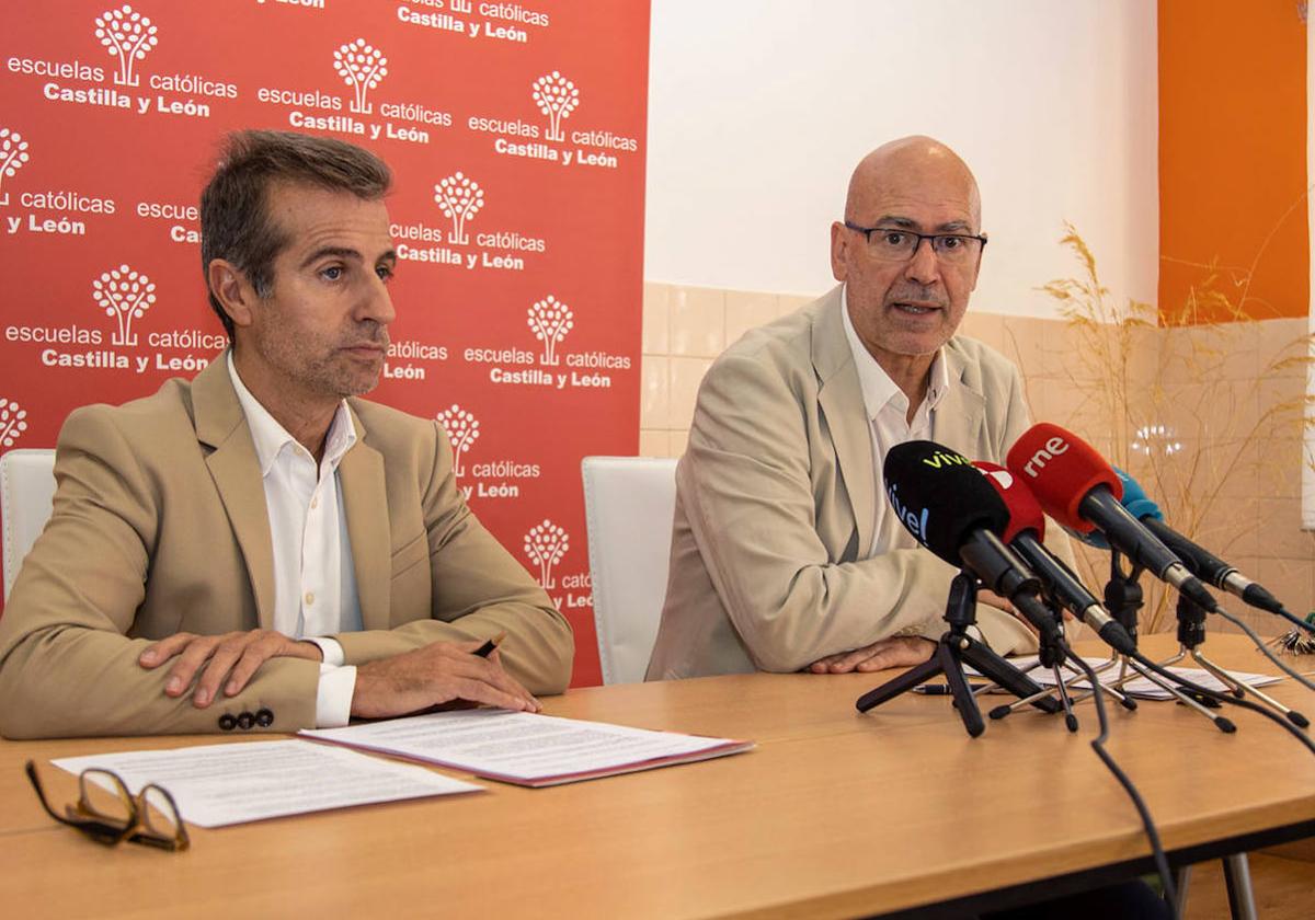 Leandro Roldán y Juan José Raya, este miércoles, en el colegio Claret.