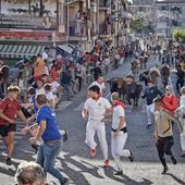 Una foto del encierro urbano, de Rubén de Miguel, gana el concurso de fiestas