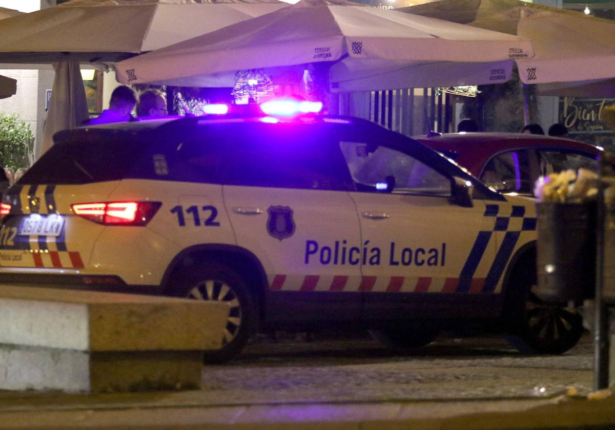 Patrulla de la Policía Local recorre las zonas más ruidosas de la ciudad.