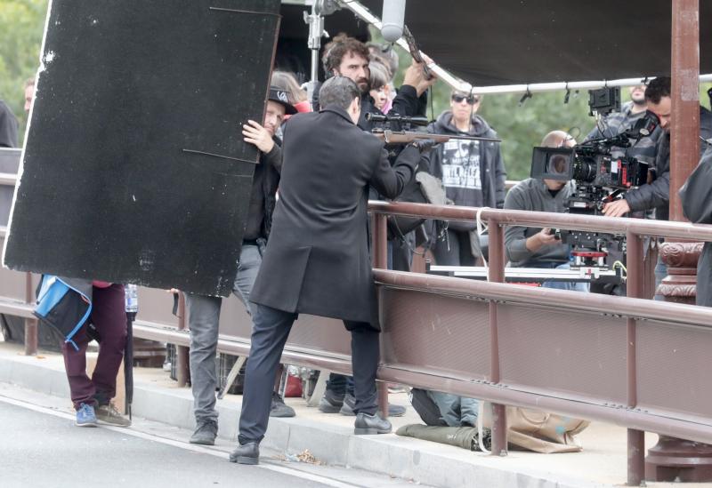 Un momento del rodaje de Memento Mori en el Puente Mayor con Yon González.