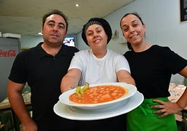 Los hermanos Francisco, Mercedes y Sandra Pereira dirigen el establecimiento.