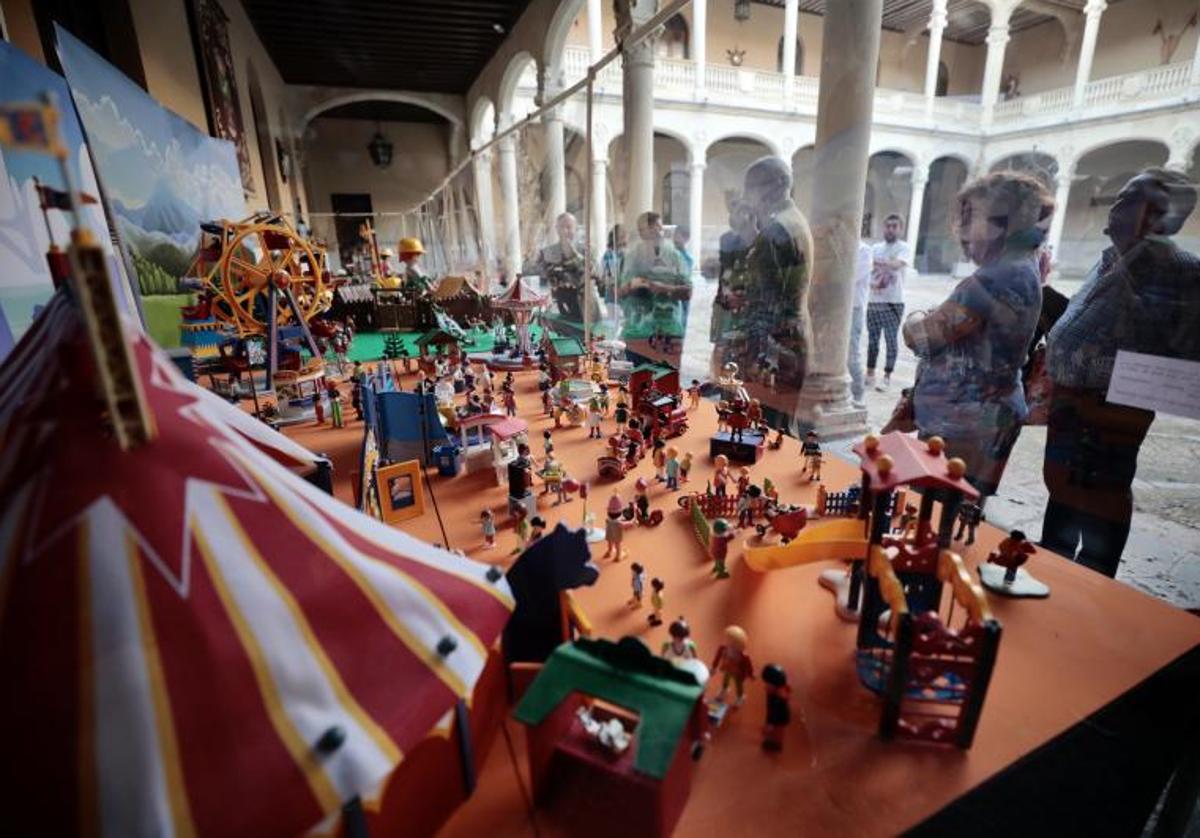 Muestra de playmobil en el patio del Palacio Real de Valladolid.