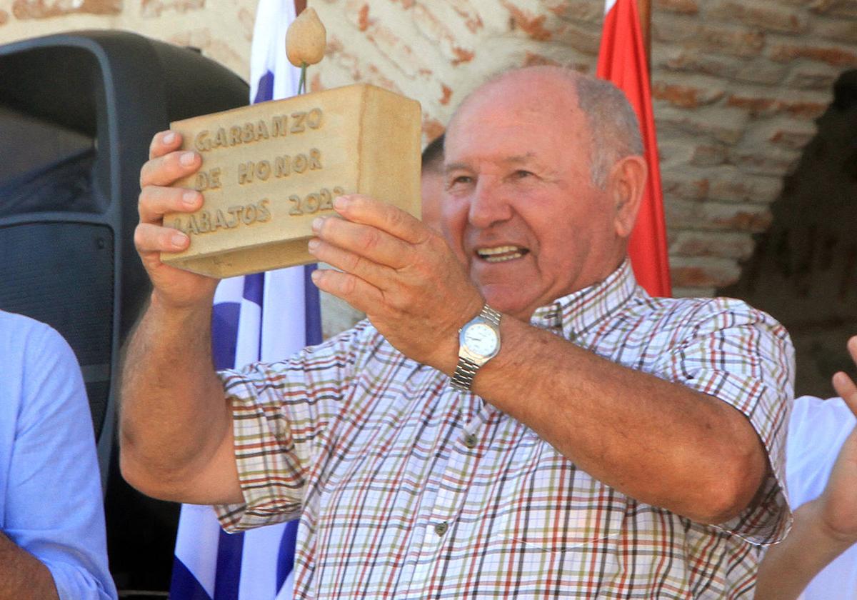 Julián García Jorge tras recibir su distinción.