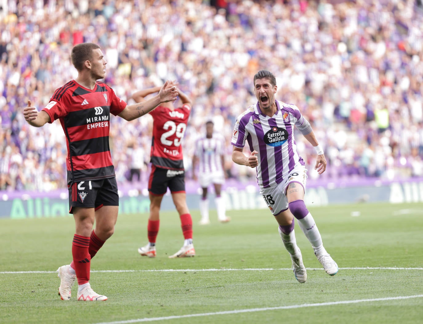 Las imágenes del partido entre el Real Valladolid y el Mirandés en Zorrilla (1/2)