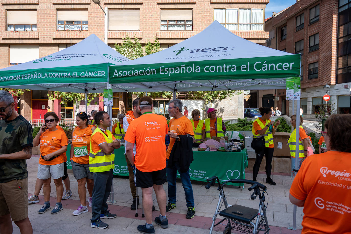 Palencia se tiñe de naranja contra el cáncer