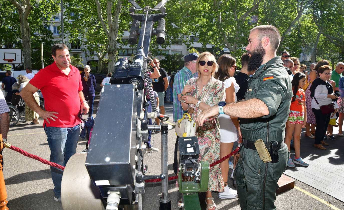 En imágenes, la exposición de la Guardia Civil en la Acera Recoletos