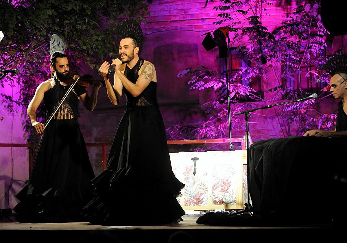 Así fue la actuación de El Trío Caracol en el Patio Corsario de Girón