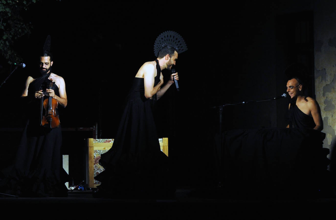 Así fue la actuación de El Trío Caracol en el Patio Corsario de Girón