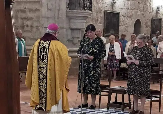 Sor Mónica y sor Rosario, en la eucaristía presidida por el obispo de Palencia en Alconada este domingo.