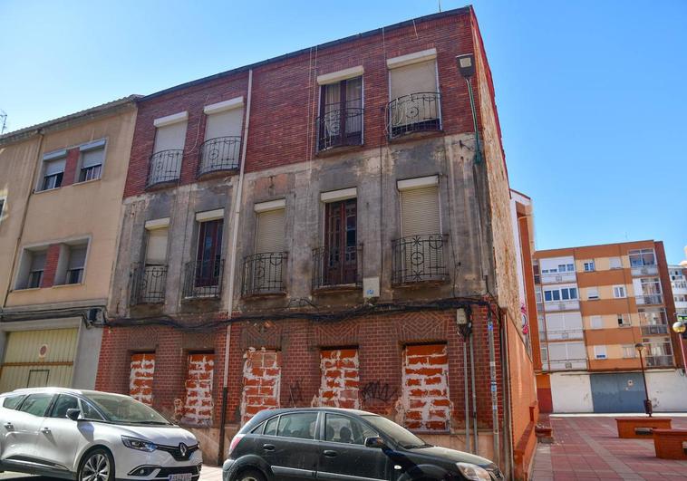 El inmueble de la calle Bailarín Vicente Escudero al que han otorgado la licencia de demolición.