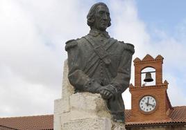 Estatua dedicada en Cervatos de la Cueza a Juan de San Martín, padre del libertador de Argentina.