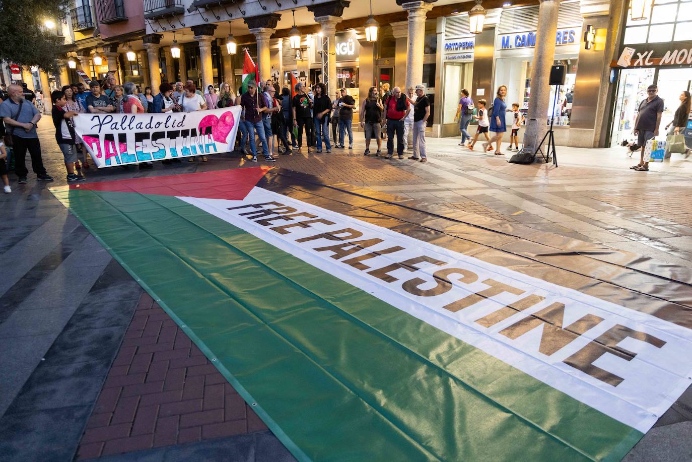 Las imágenes de la concentración a favor de Palestina en Valladolid