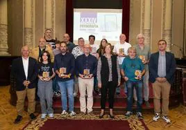 Foto de familia de los premiados del certamen convocado por la Diputación.