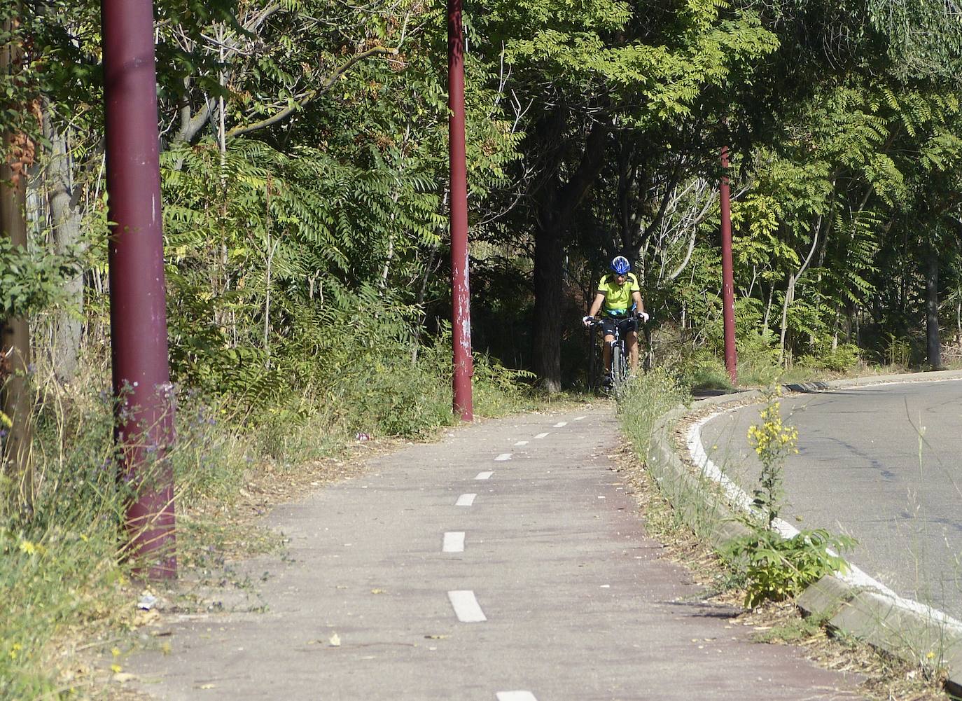 Carril bici actual de La Overuela, cuya renovación completa estaba ya prevista.