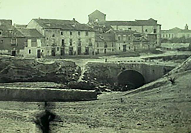 El rastro visto desde el Campillo de San Andrés en 1866, con el puente sobre el Esgueva.