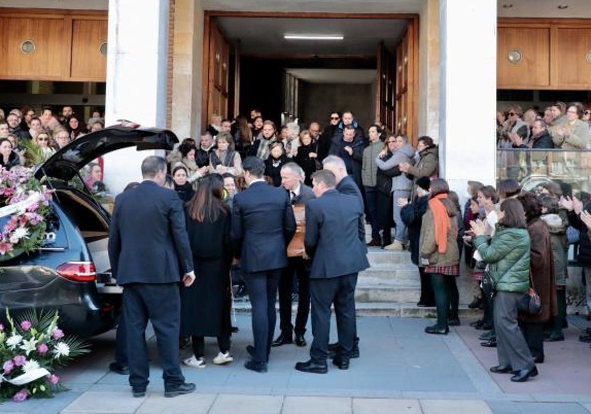 Funeral de Paloma e India, víctimas de asesinato machista en Valladolid.